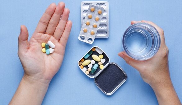 Tomar comprimidos contra o fungo das unhas dos pés